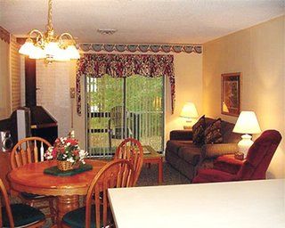 Hiawatha Manor At Lake Tansi Village エクステリア 写真